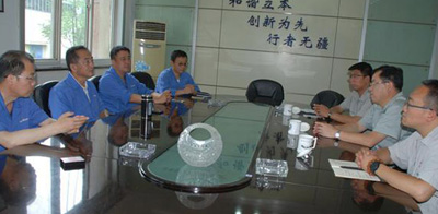 海林中科公司董事長(zhǎng)何克鴻一行來星火機(jī)床公司交流
