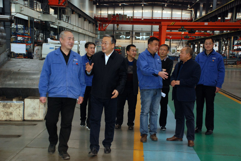 甘肅省工信廳副廳長王海峰來來星火機(jī)床公司調(diào)研