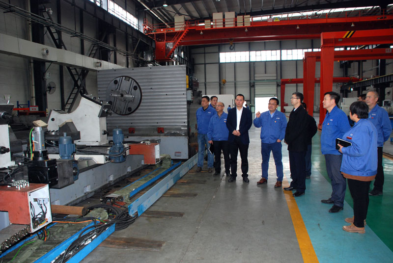 天水市委常委、副市長(zhǎng)劉驍來星火機(jī)床公司調(diào)研