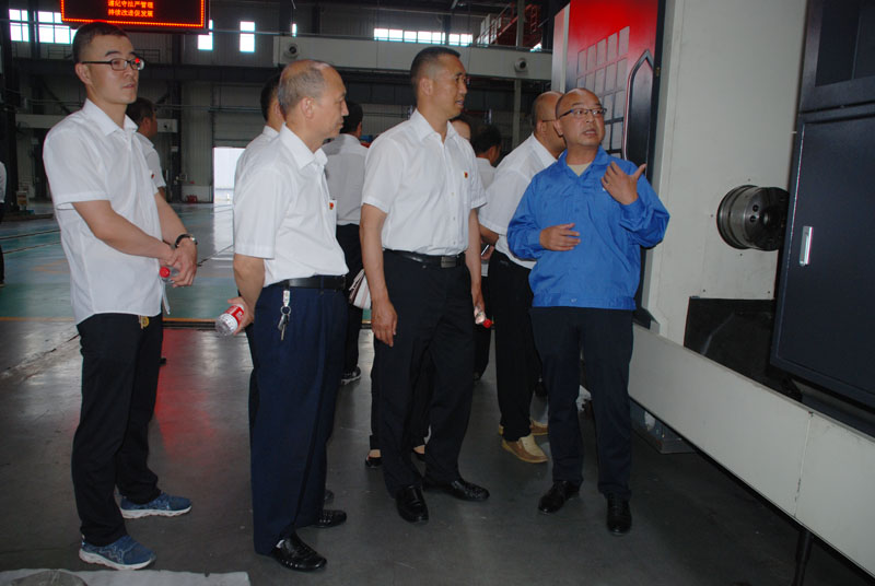 天水市政府政務(wù)大廳黨員干部來星火機床公司參觀交流 天水市政府政務(wù)大廳黨員干部來星火機床公司參觀交流