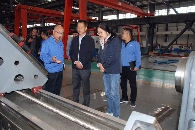 天水市政協(xié)、科技局領(lǐng)導(dǎo)來星火機床公司調(diào)研