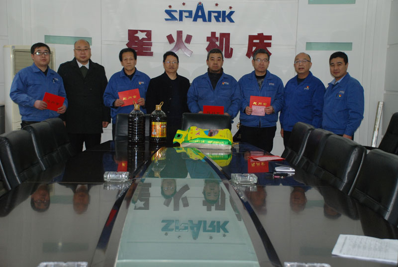 天水市政府國資委、市企工委慰問星火機(jī)床公司優(yōu)秀黨員、困難黨員、老黨員