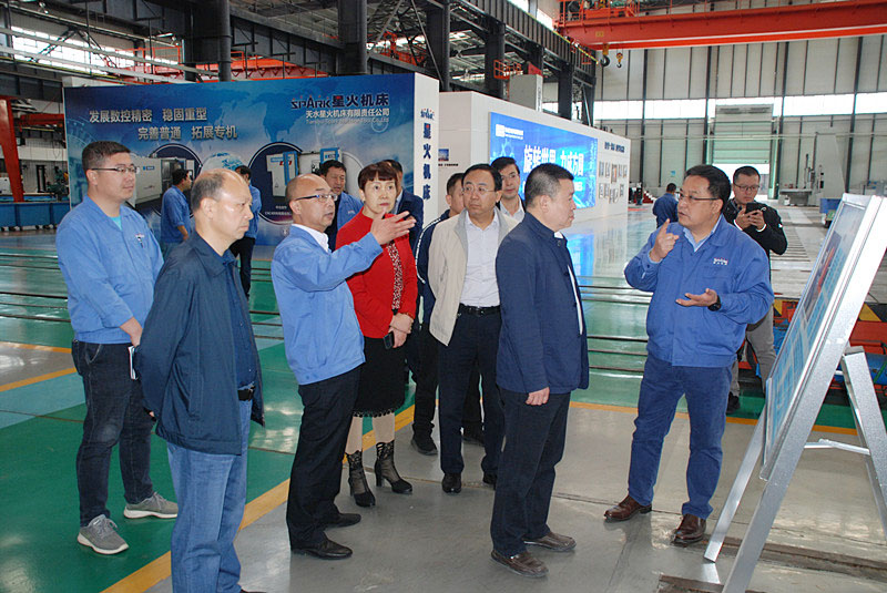 甘肅省財政廳副廳長郝文杰來星火機床公司調(diào)研