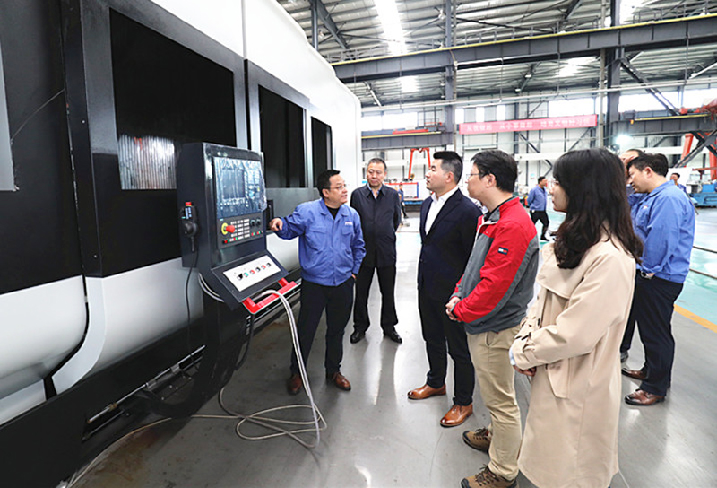 中核集團(tuán)旗下公司領(lǐng)導(dǎo)一行考察星火機(jī)床