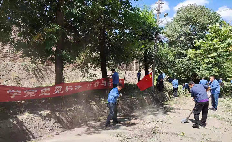 星火機械制造公司黨員干部義務勞動助力創(chuàng)建文明城市