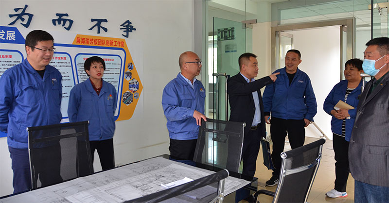 市總工會(huì)領(lǐng)導(dǎo)來(lái)星火機(jī)床公司調(diào)研勞模工作室建設(shè)情況