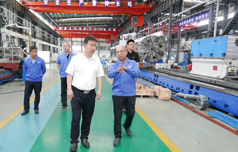 市工信局局長陳海龍來星火機(jī)床公司調(diào)研