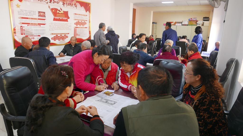 心系退休職工  情暖九九重陽，星火機床公司開展退休職工歡度重陽節(jié)撲克牌比賽活動