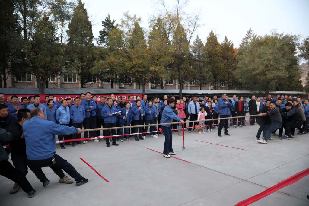 星火機床公司開展“凝心鑄魂 團結(jié)奮進”職工拔河比賽