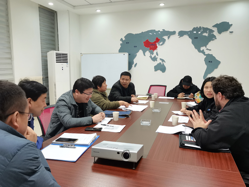 法國索瑪子公司總經(jīng)理德拉布來星火機(jī)床集團(tuán)公司匯報(bào)工作并考察用戶現(xiàn)場(chǎng)