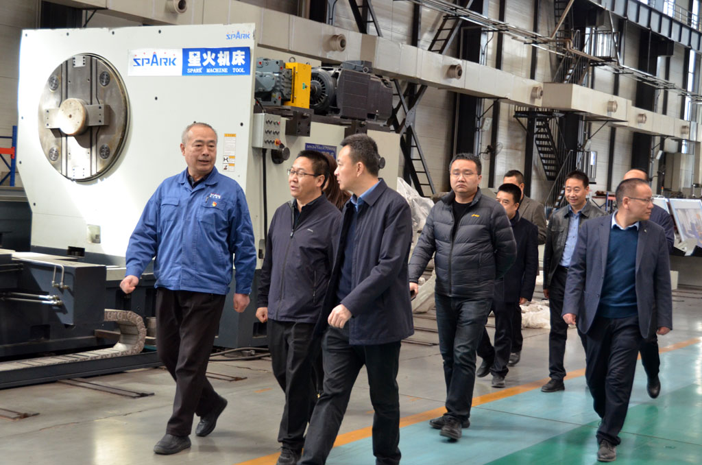 省委財(cái)經(jīng)辦調(diào)研組到星火機(jī)床公司調(diào)研 省委財(cái)經(jīng)辦調(diào)研組到星火機(jī)床公司調(diào)研