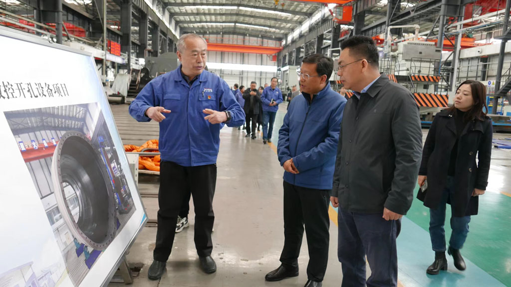 青島西海岸新區(qū)膠南街道張朝洋一行到星火機(jī)床公司考察 青島西海岸新區(qū)膠南街道張朝洋一行到星火機(jī)床公司考察