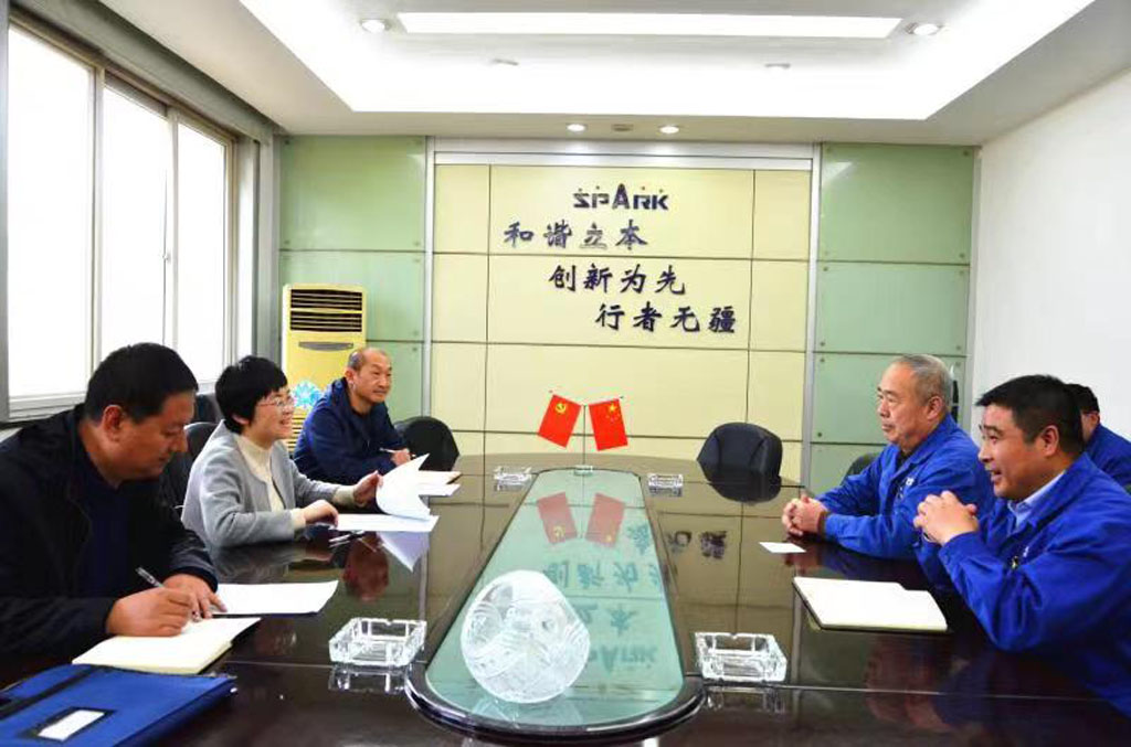 天水市工信局領導調研星火機床公司生產(chǎn)經(jīng)營工作 天水市工信局領導調研星火機床公司生產(chǎn)經(jīng)營工作