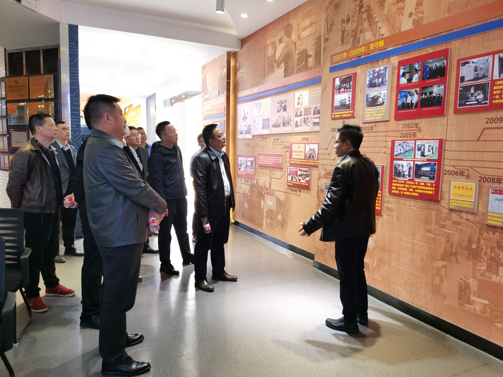 星火機(jī)床與華中數(shù)控達(dá)成戰(zhàn)略合作意向 星火機(jī)床與華中數(shù)控達(dá)成戰(zhàn)略合作意向