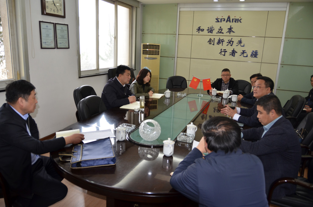 麥積區(qū)委副書記 區(qū)長趙虎生在星火機床公司調研 麥積區(qū)委副書記 區(qū)長趙虎生在星火機床公司調研