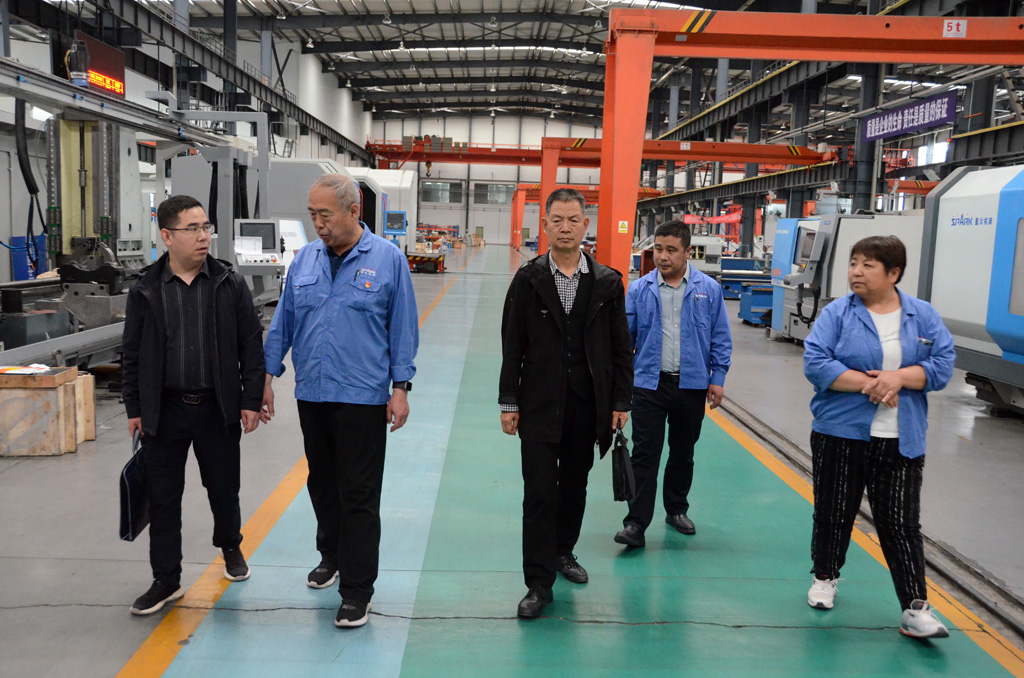甘肅省委軍民融合辦有關(guān)領(lǐng)導(dǎo)在星火機床調(diào)研
