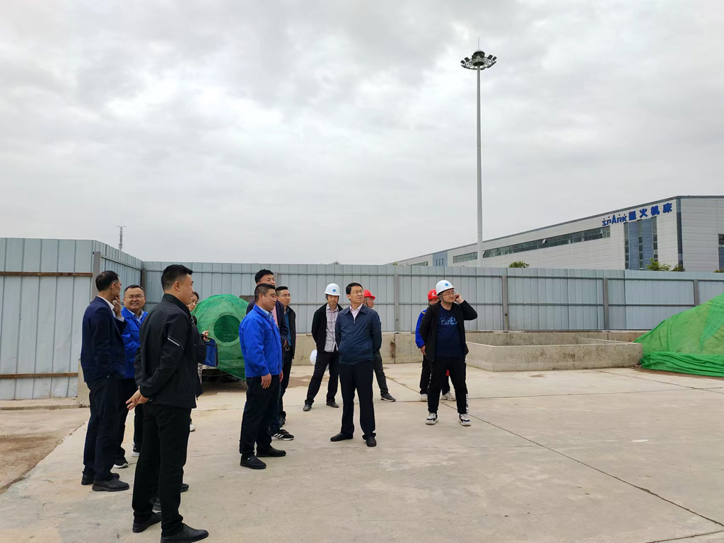 天水市發(fā)改委副主任賈尚明一行來星火機床公司調(diào)研項目建設(shè)情況