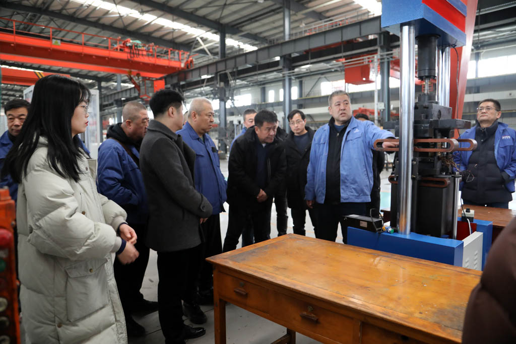 強(qiáng)化產(chǎn)品知識(shí)儲(chǔ)備,助力市場(chǎng)開拓能力,星火機(jī)床公司組織銷售員開展產(chǎn)品知識(shí)培訓(xùn)