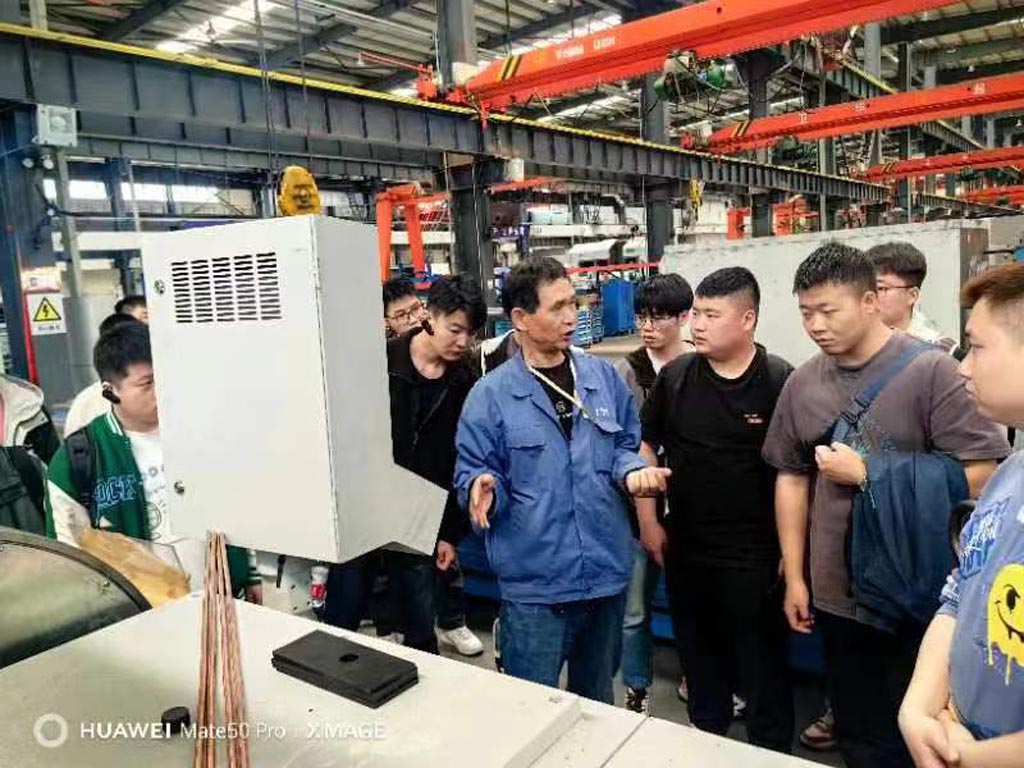 蘭州理工大學(xué)學(xué)生來(lái)星火公司參觀學(xué)習(xí)