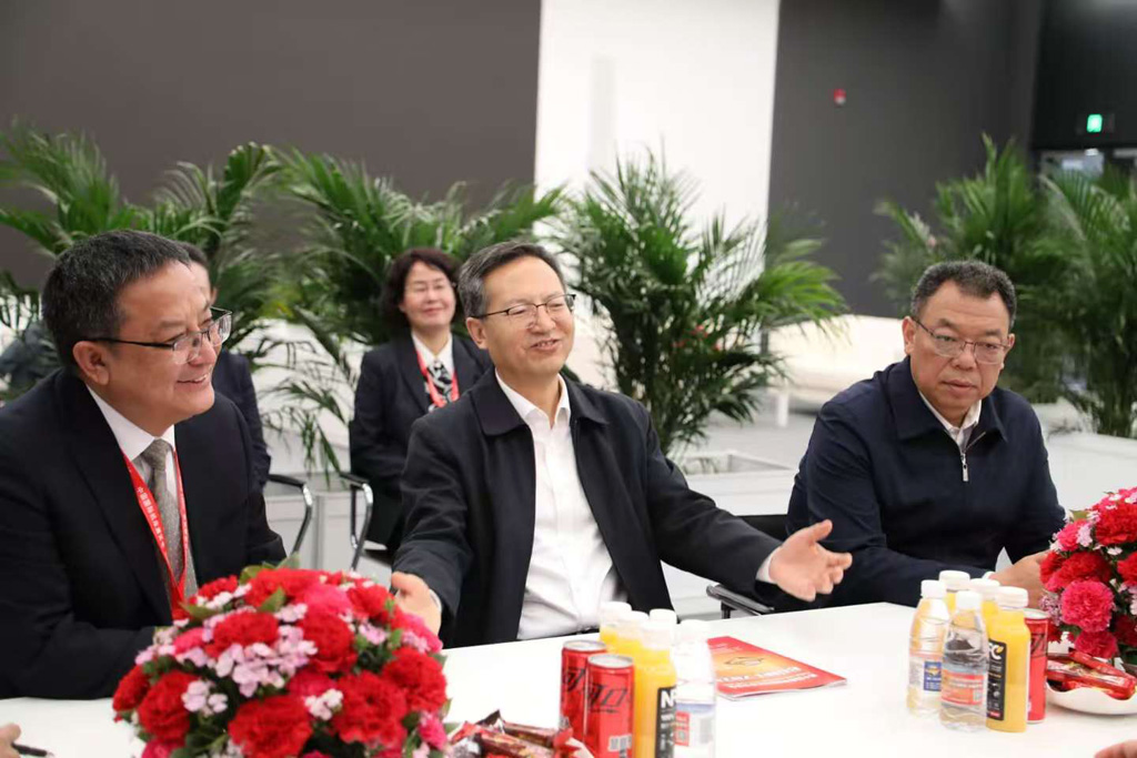 甘肅國投集團董事長成廣平與中國機床工具工業(yè)協(xié)會會長毛予鋒座談交流